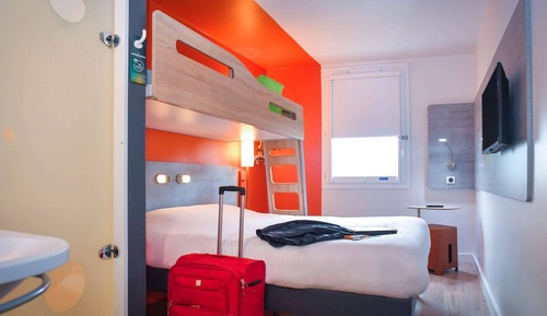 Dreibettzimmer, Mehrere Betten