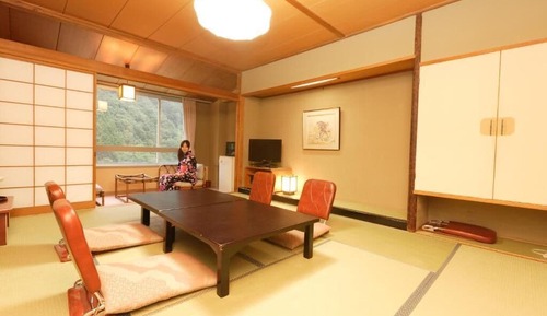 Traditional-Zimmer, Raucher (with Private Bathroom, Twin use only)