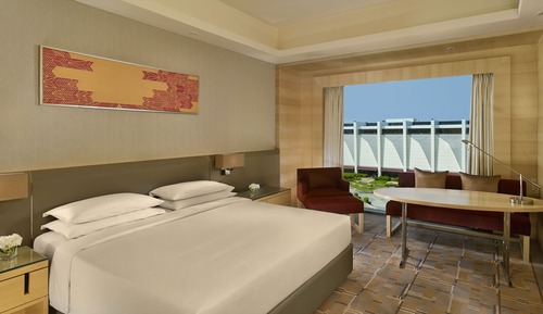 Zimmer, 1 King-Bett (Elante Mall View)