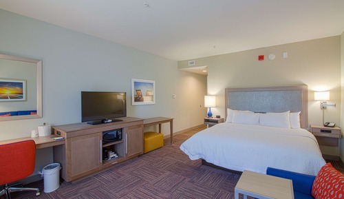 Zimmer, 1 King-Bett und Schlafsofa, Nichtraucher, Kühlschrank und Mikrowelle