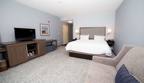 Zimmer, 1 King-Bett und Schlafsofa, Nichtraucher, Kühlschrank und Mikrowelle