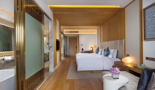 Premier-Zweibettzimmer, Nichtraucher, Poolblick