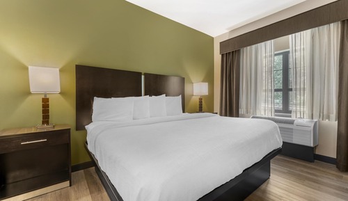 Standardzimmer, 1 King-Bett, barrierefrei, Kühlschrank und Mikrowelle