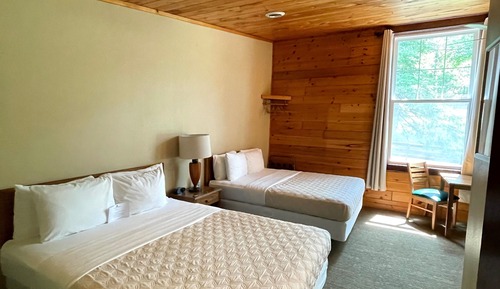 Doppelzimmer, 2 Queen-Betten, Hügelblick