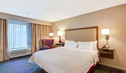 Zimmer, 1 King-Bett, barrierefrei, Nichtraucher (Hearing)