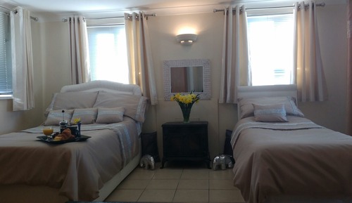 Superior-Vierbettzimmer, 1 Schlafzimmer, mit Bad, Blick auf den Innenhof