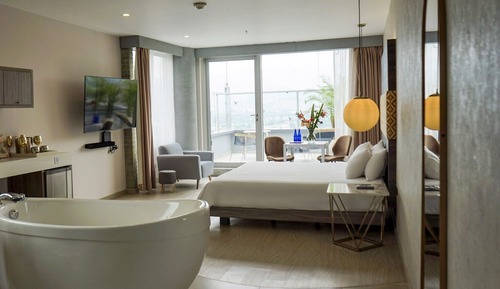 Suite, 1 King-Bett, Nichtraucher, Balkon (Efficiency)