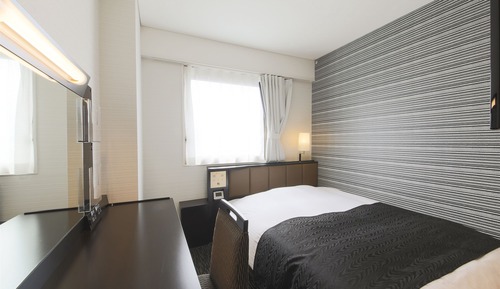 Einzelzimmer, Raucher (One Single Bed)