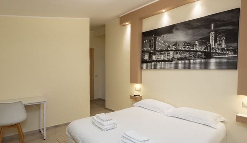 Basic-Doppel- oder -Zweibettzimmer