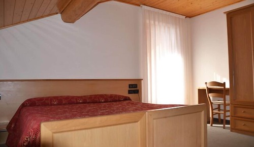 Doppel- oder Zweibettzimmer