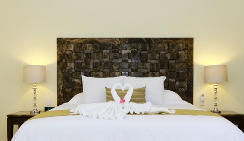 Junior-Suite, 1 King-Bett und Schlafsofa, zum Garten hin