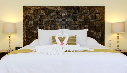 Deluxe-Suite, 1 King-Bett und Schlafsofa, eingeschränkter Meerblick