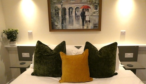 Standard-Doppelzimmer, mit Bad (Ground Floor King)