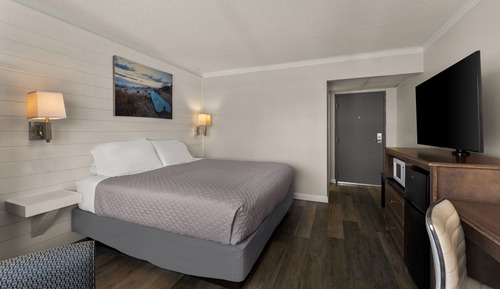 Standardzimmer, 1 King-Bett, Kühlschrank und Mikrowelle