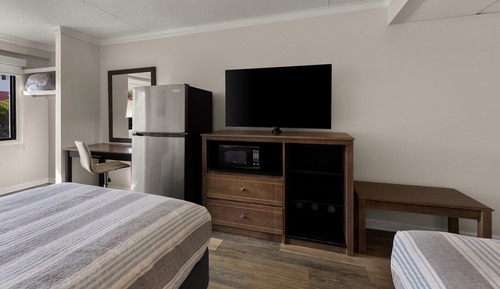 Deluxe-Doppelzimmer, Mehrere Betten, Kühlschrank und Mikrowelle