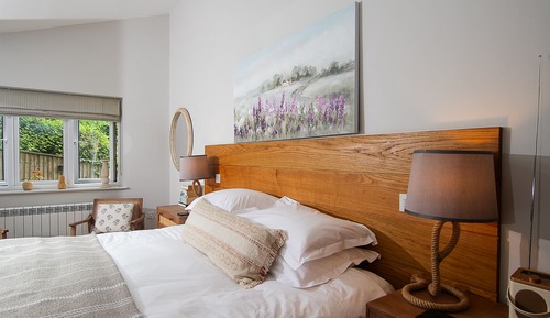 Doppel- oder Zweibettzimmer, mit Bad