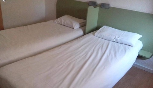 Dreibettzimmer, Mehrere Betten