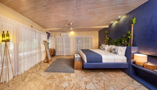 Superior-Doppelzimmer, 1 King-Bett, Balkon, eingeschränkter Meerblick