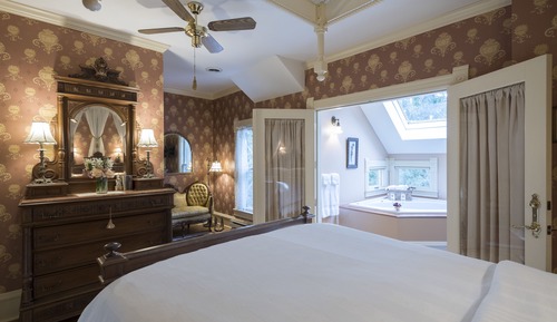 Zimmer, eigenes Bad (Emma- Breakfast Included)