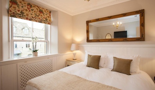 Comfort double with private external bathroom (Room 7)