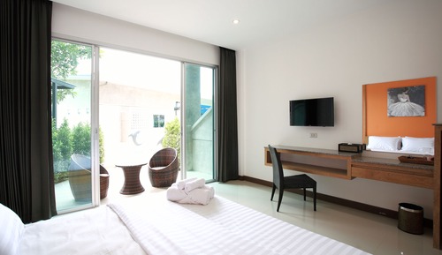 King Size Pool Access