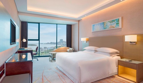 Club-Zimmer, 1 King-Bett, Buchtblick