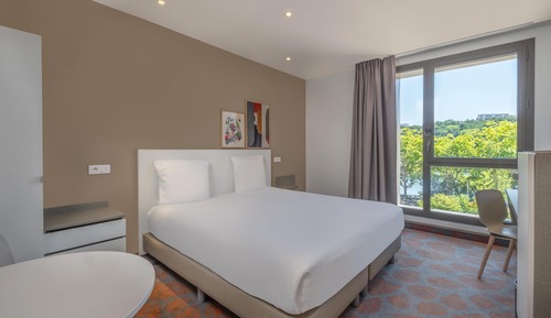 Zimmer, 1 King-Bett, Flussblick