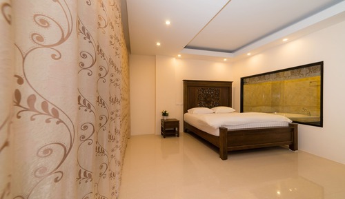 Deluxe Double Room (Bathtub)