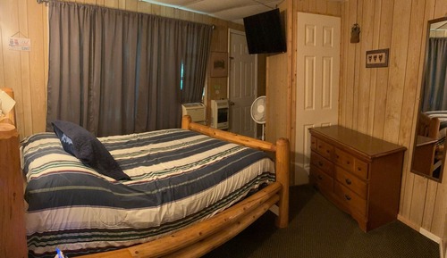 Deluxe-Ferienhütte, 2 Schlafzimmer, Küche (Cabin #3)