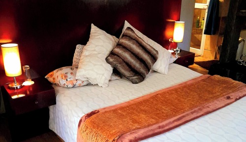 International / Couples Room