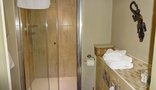 Doppel- oder Zweibettzimmer, mit Bad (DBL_TWN)