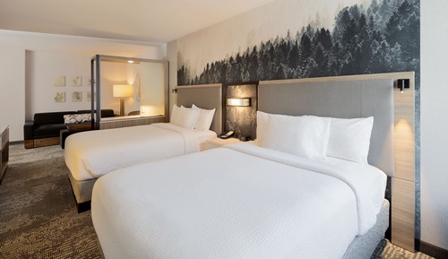 Suite, 2 Queen-Betten (Mobility Accessible, Roll-In Shower)