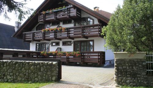 Holiday Home (17 adults)