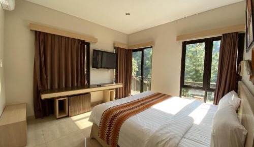 Family Room with River View