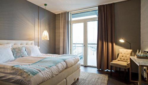 Superior Room with Queen Bed, Balcony and Sea View