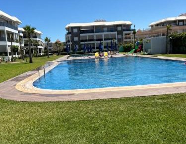 Apartment with Pool View 
