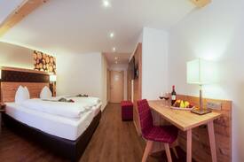 Haeusern Hotel | Albtalblick Hotel - Restaurant, (Häusern), Doppelzimmer Komfort, 29-38qm, mit Dusche/Badewanne und Balkon/Terrasse
