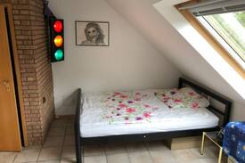 Bergerhausen Wohnung | Möbliertes kleines Zimmer - zentrale ruhige Lage