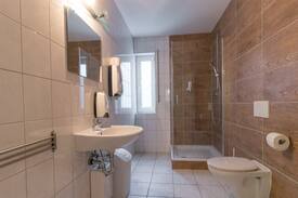Woerrstadt Bed & Breakfast | B&B Budget-Doppelzimmer Nr. 11 / Gemeinschaftsbad