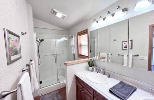 Salmon Haus | Mountain getaway on a private culdesac, 360 views out large windows.