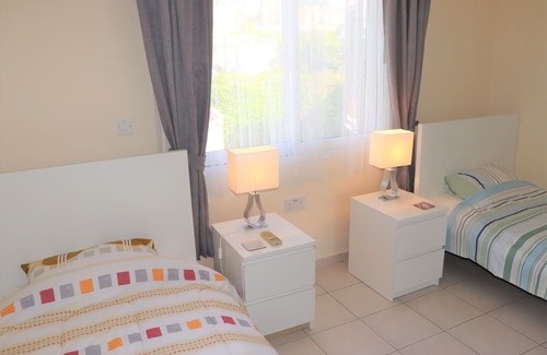 Peyia Town Haus | Direct access to the pool from the garden. A sandy beach is a few minutes away.