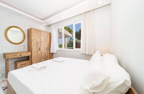 Lara Villa | Charming Classic Villa in Muratpasa