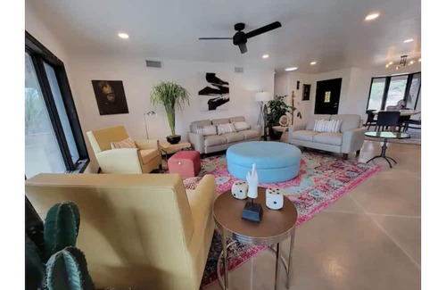 Tanque Verde Haus | GORGEOUS MOUNTAIN VIEW LUXURY HOME W/ POOL/JACUZZI