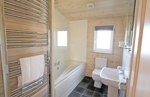 Alford Kabine | Lodge with one double and two twin.