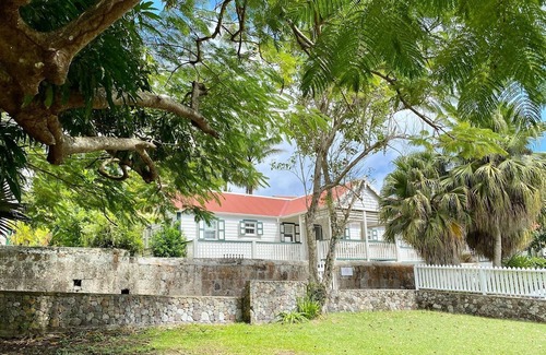 Windward Side Haus | Beautiful Traditional Saba Cottage With all the Modern Amenities