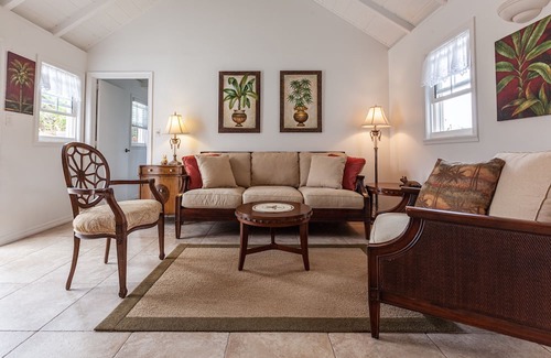 Windward Side Haus | Beautiful Traditional Saba Cottage With all the Modern Amenities
