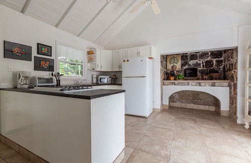 Windward Side Haus | Beautiful Traditional Saba Cottage With all the Modern Amenities