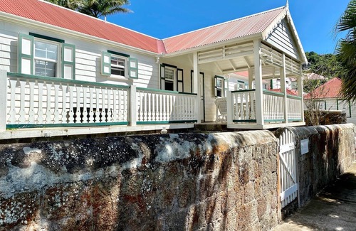 Windward Side Haus | Beautiful Traditional Saba Cottage With all the Modern Amenities