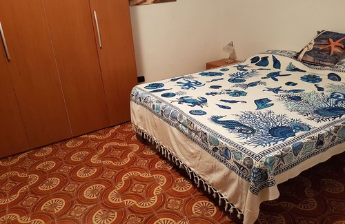 Villanova Monteleone Haus | Rooms with private bathrooms in the historic center just a short walk from the bus stop