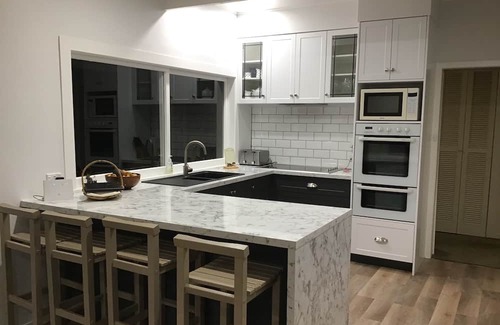 Gisborne Wohnung | The Verandah is a Spacious Villa Ideal for Family Groups, or Friends